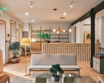guesthouse by good neighbor, a Member of Design Hotels - Baltimore - Lobby