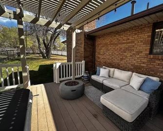 Helper Hideaway: 2 acres, Hot Tub, Fire Pit, 10ppl - Helper - Balcón