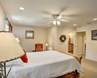 Cabin w/ Backyard Space - 1/2 Mi to Trinity Lake! - Trinity Center - Habitación