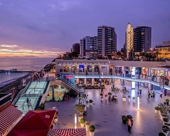 The Place Miraflores - Lima - Atracciones