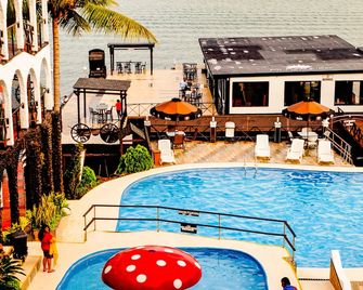 Hotel Mi Paraíso Río Dulce - Fronteras