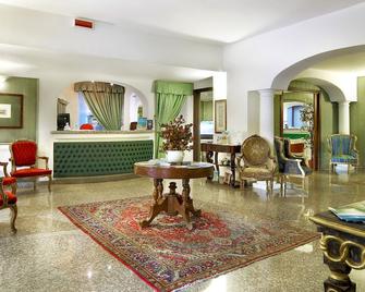 Colonna Palace Hotel Mediterraneo - Olbia - Recepción