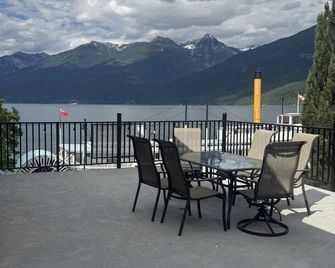 Lokis Loft And Cellar At The 1896 Buildi - Kaslo - Balcony