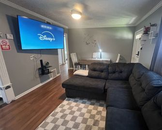The Modern Gem in Erie - Erie - Living room