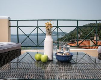 Porto Valitsa - Palioúrion - Balcony