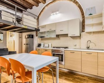 Ferrari Apartment - Milan - Kitchen