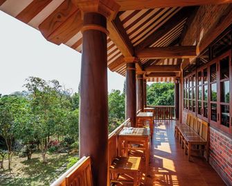 Bai Tu Long Mountain Resort - Van Don - Balkon