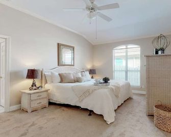 Villa Del Mare with a private beach! Free Golf & more! - Miramar Beach - Bedroom