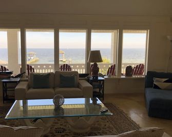 Seabreeze Kemah 3600 sqft Waterfront Home with Beautiful Views of Galveston Bay - Kemah - Huiskamer