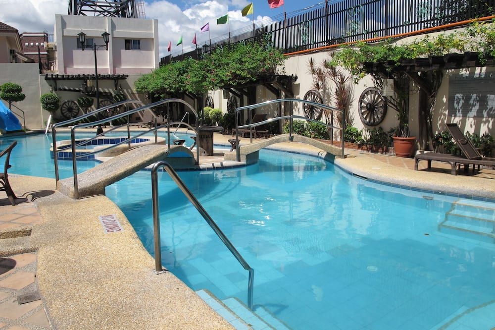 Crown Regency Suites Mactan