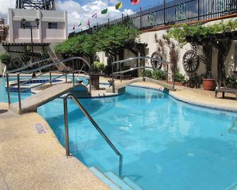 Crown Regency Suites Mactan - Lapu-Lapu City - Uima-allas