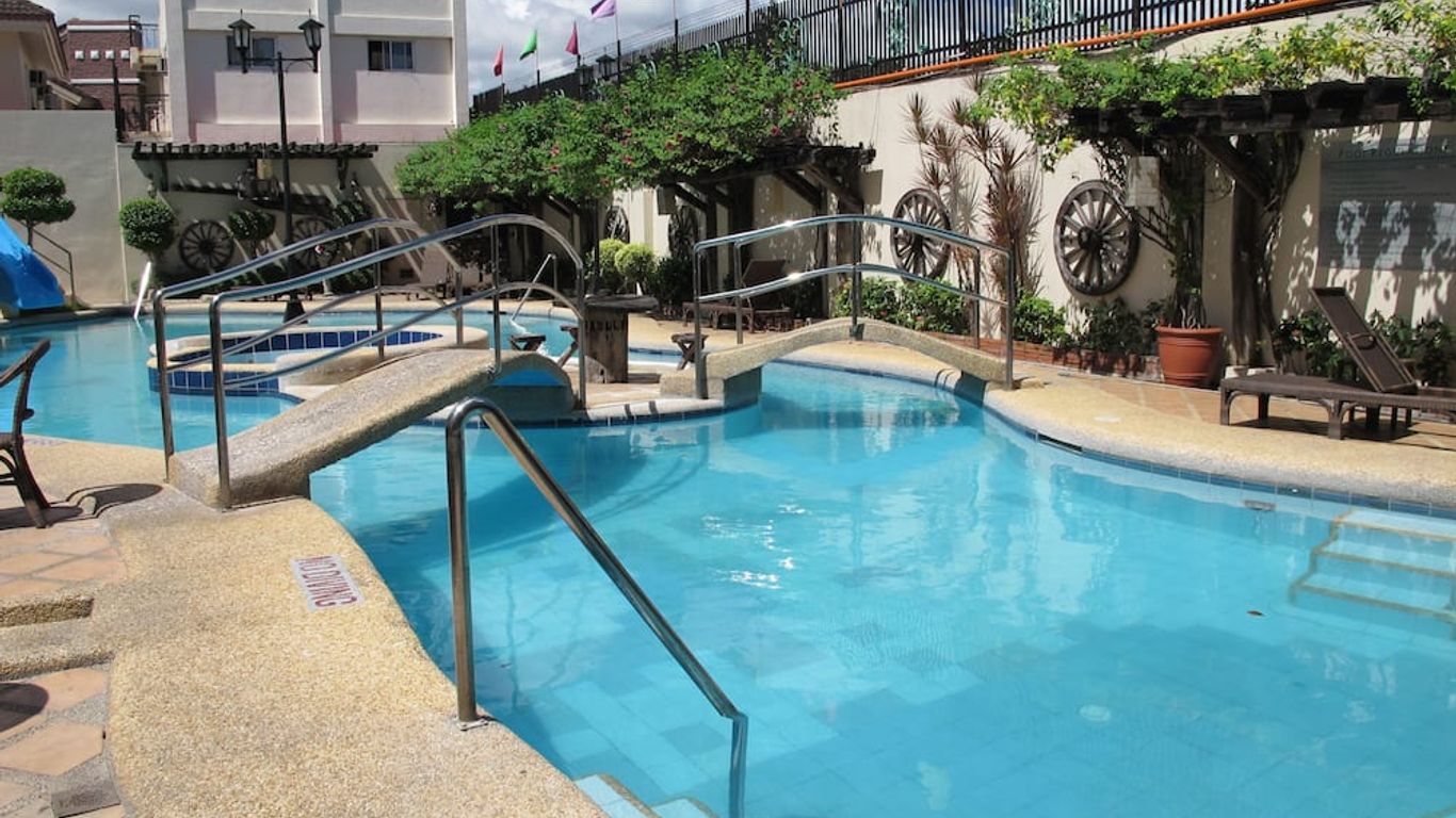 Crown Regency Suites Mactan