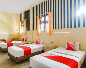 OYO 1140 Hotel Tresya Tanjung Balai - Tanjung Balai - Bedroom