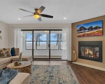 Beautiful Newly Renovated 3 Br Mille Lacs Lakeside Cottage - Onamia