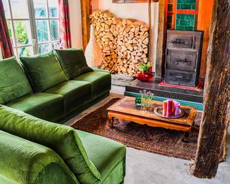 Boho Experience Wellness, Jacuzzi, Sauna - Kockengen - Sala de estar