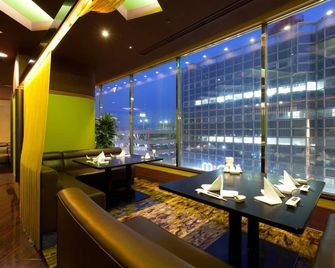 إيرلاين هوتل - ميازاكي - مطعم