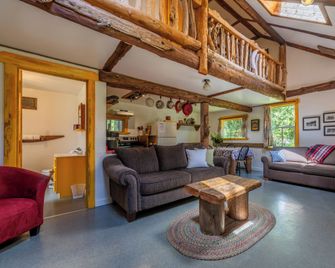 Woods End Landing - Bamfield