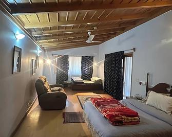 Woodside Retreat Pangot - Dhanachuli - Habitación