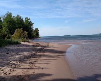 Munising Area - Walking Distance to Lake Superior - Located in Christmas - Munising - Strand