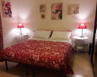 Domus Taranto unica sede - Tarento - Habitación