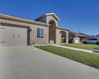 Charming 4-bedroom bungalow with WiFi and AC in vibrant New Orleans - New Orleans - Gebäude