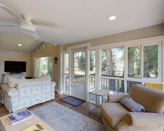 River House on the River - Gunnison - Living room
