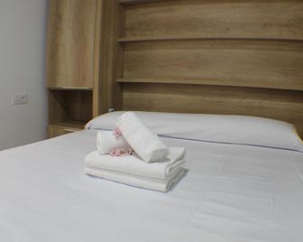 Agi Arago Studio - Rosas - Habitación