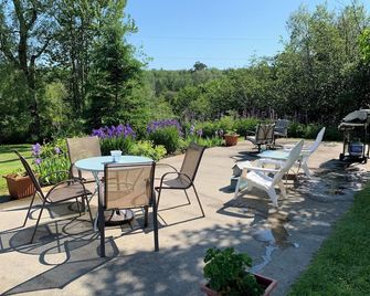 Barn-style Bliss- 5 Star Home. Surrounded by Acadia! - Southwest Harbor - Patio