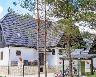 House Zeljko - Korenica - Gebäude