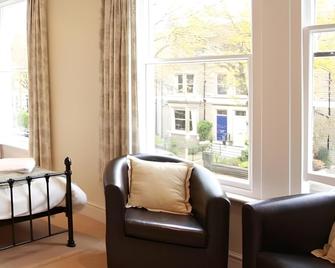 Murray House - Harrogate - Living room