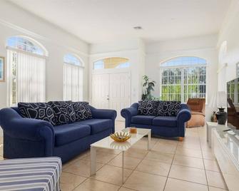 Villa with Private Pool & in the Springs and near beaches - Hernando - Living room