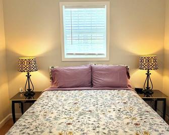Private Resort Cabin in Gated Community at Lake James - Marion - Bedroom