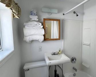 Suite 16 Green Gables Resort Lake View Retreat - Osoyoos