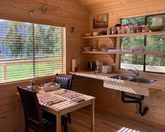 Ocean Front wilderness Cabin, brand new - Spa bathroom, fully equipped Kitchen - Quatsino - Restaurante