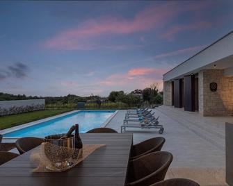 Villa La Reina Brtonigla - Brtonigla - Piscina
