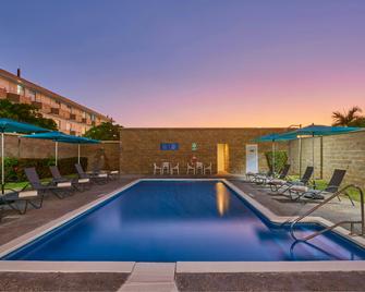 City Express by Marriott Manzanillo - Manzanillo - Piscina