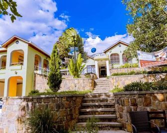 Emerald Villa Cafe & Restaurant - Kigali - Building