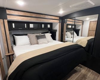 A relaxing night for the business traveler or a romantic night for 2. - Buford - Slaapkamer