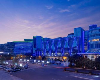 Intercontinental Hotels Century City Chengdu by IHG - Chengdu - Building