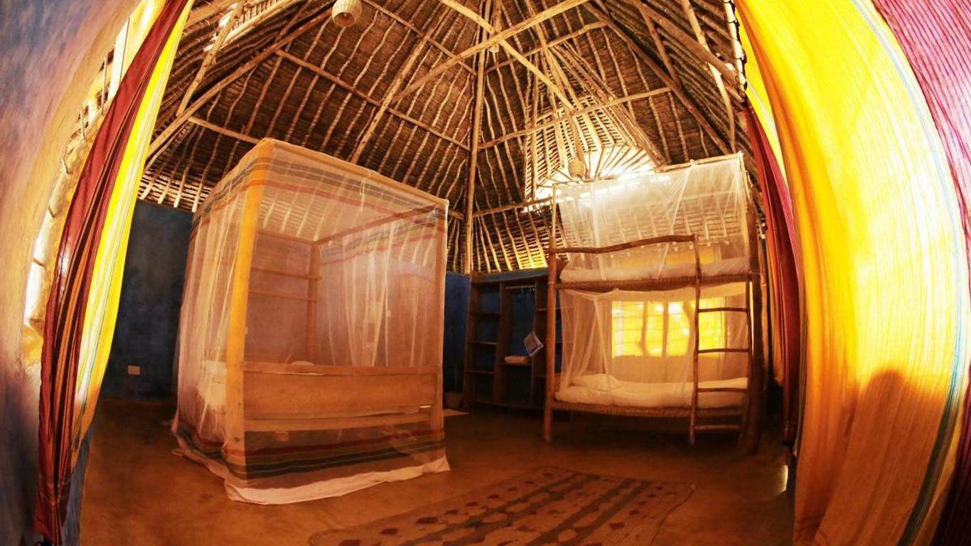 Distant Relatives Ecolodge & Backpackers