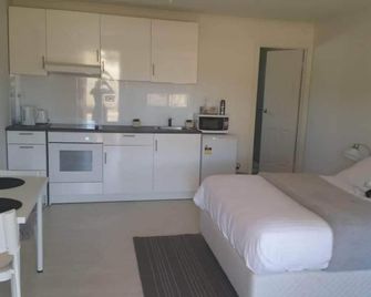 Stone Hut Cottages - Stone Hut - Habitación