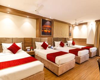 Hotel Dolphin International - Varanasi - Schlafzimmer