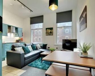 Lord Grey Apartments - By Week2Week - Newcastle upon Tyne - Living room