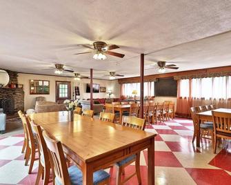 Swiss Farm Inn - Rm11 'Snowshed' 2 Double Beds - Pittsfield - Restaurante
