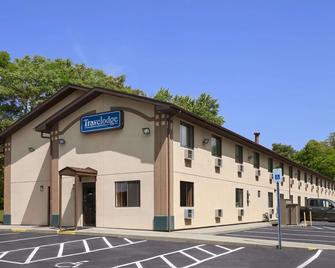 Travelodge by Wyndham Muskegon - Muskegon - Edificio