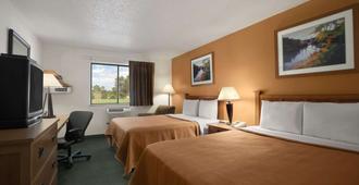 Travelodge by Wyndham Muskegon - Muskegon - Makuuhuone