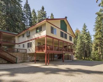 YoBee! Park Reservation Included! Heart of Yosemite - Homey Studios and Breakfast - 西優勝美地 - 建築