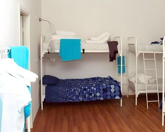 Online Hostel - Xanh Pê-téc-bua - Phòng ngủ