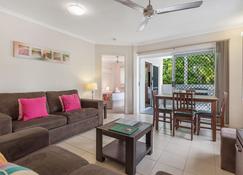 Outrigger Apartments Port Douglas - Port Douglas - Phòng khách