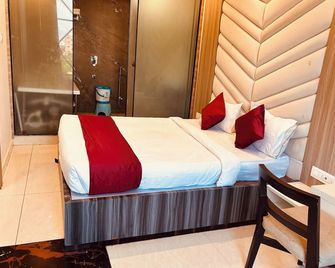 Hotel Chariot Inn - Deoghar - Slaapkamer